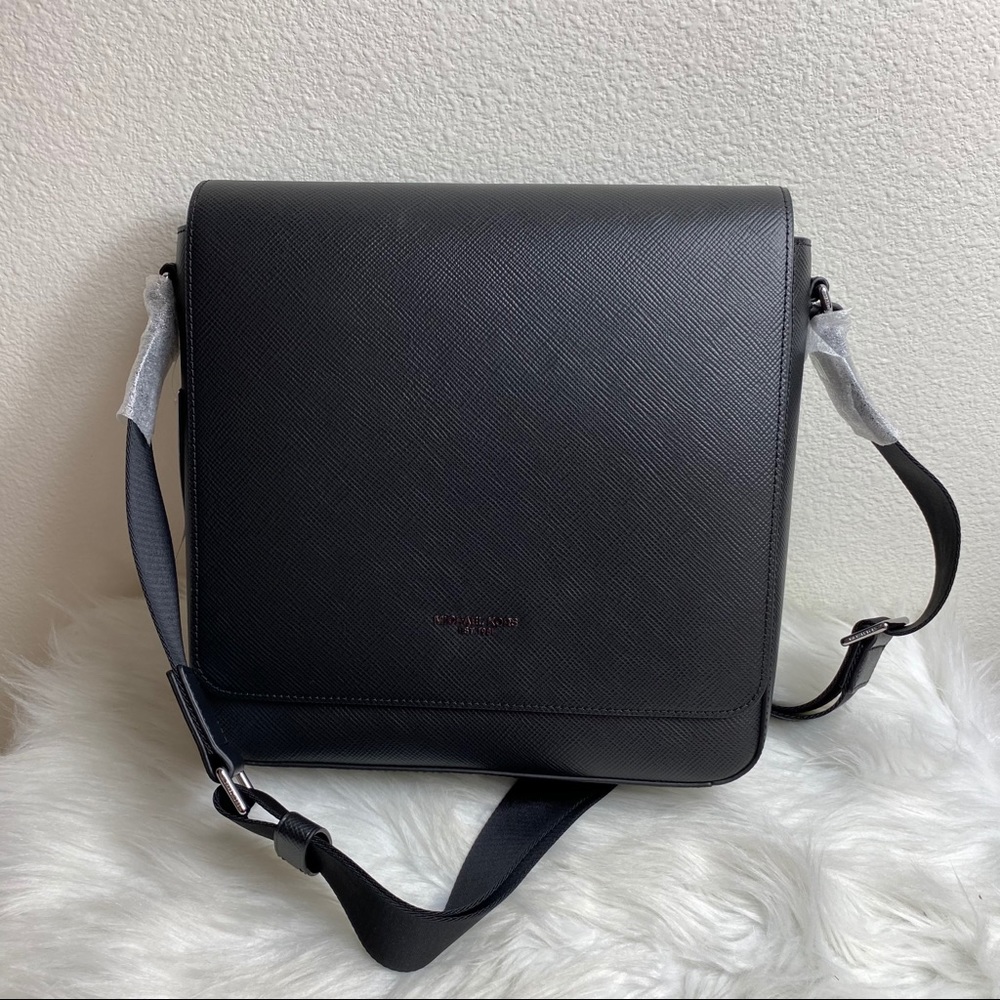 Michael Kors Men’s Leather Messenger Bag - Picture 3 of 9